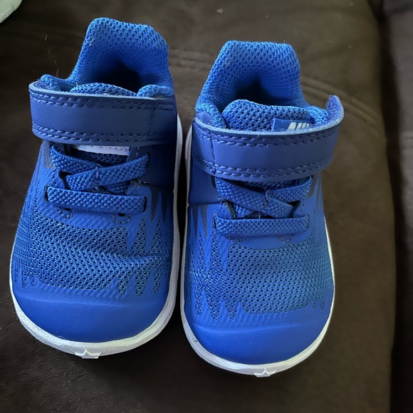 Toddler Nike Sneaker - Picture 2 of 2